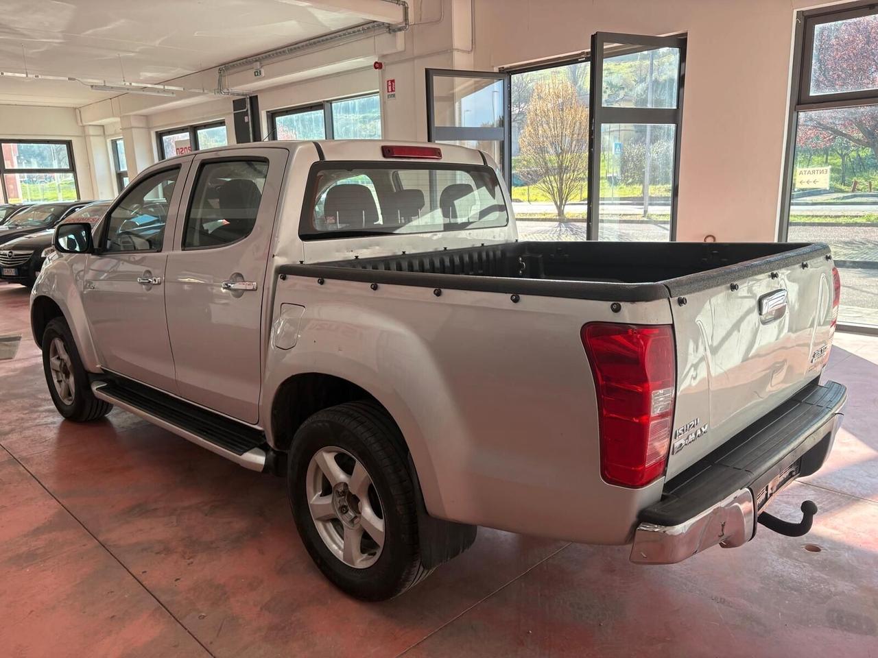 ISUZU PICK-UP D-MAX POSTI 5 DOPPIA CABINA Diesel 2.5 CV 163 Con Km 196.696 CANCIO TRAINO garanzia 12 mesi