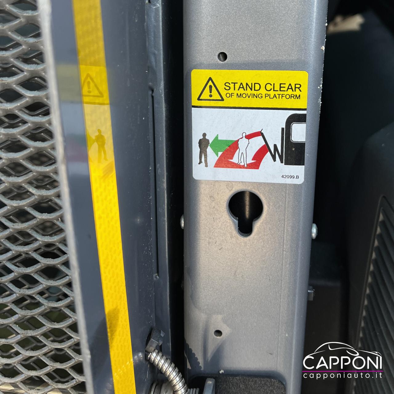 Volkswagen Multivan 2.5 TDI 7 POSTI - IDONEA TRASPORTO DISABILI