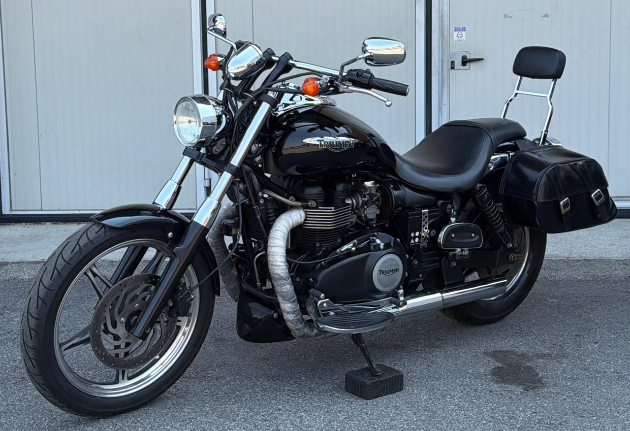 Triumph SpeedMaster 900