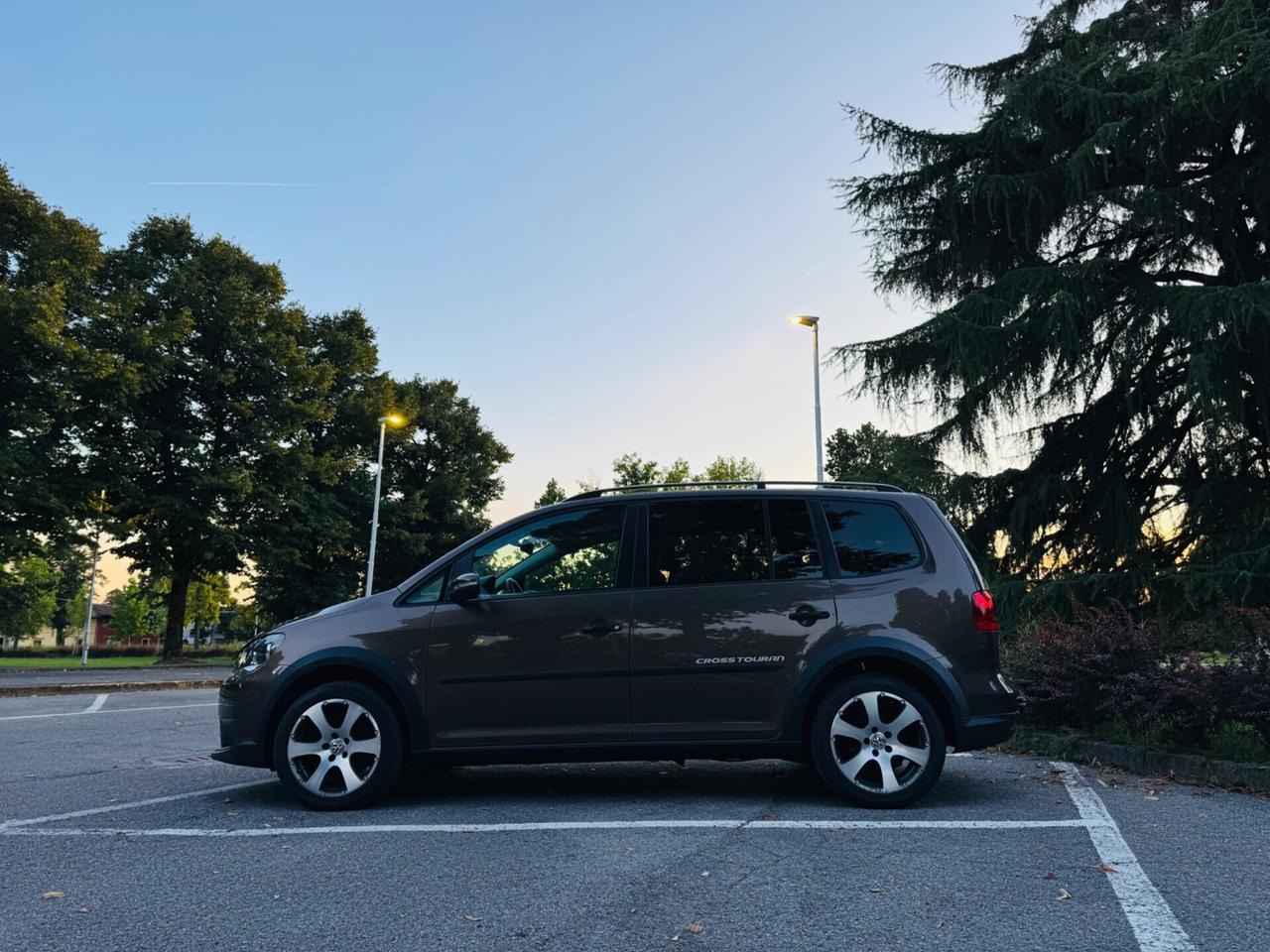 Volkswagen Touran 2.0 TDI 170 CV DSG CROSS 7 Posti