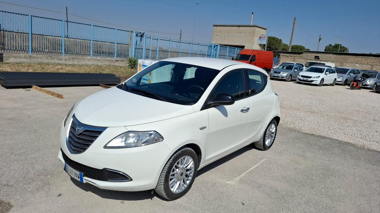 Lancia Ypsilon 1.3 MJT 16V 95 CV 5 porte S&S Silver