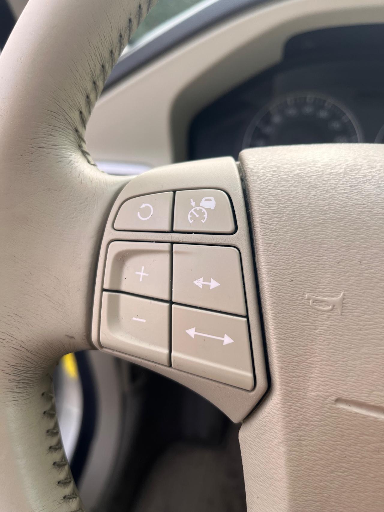 Volvo V70/XC70 V70 2.4 D5 20V (185CV) cat Class