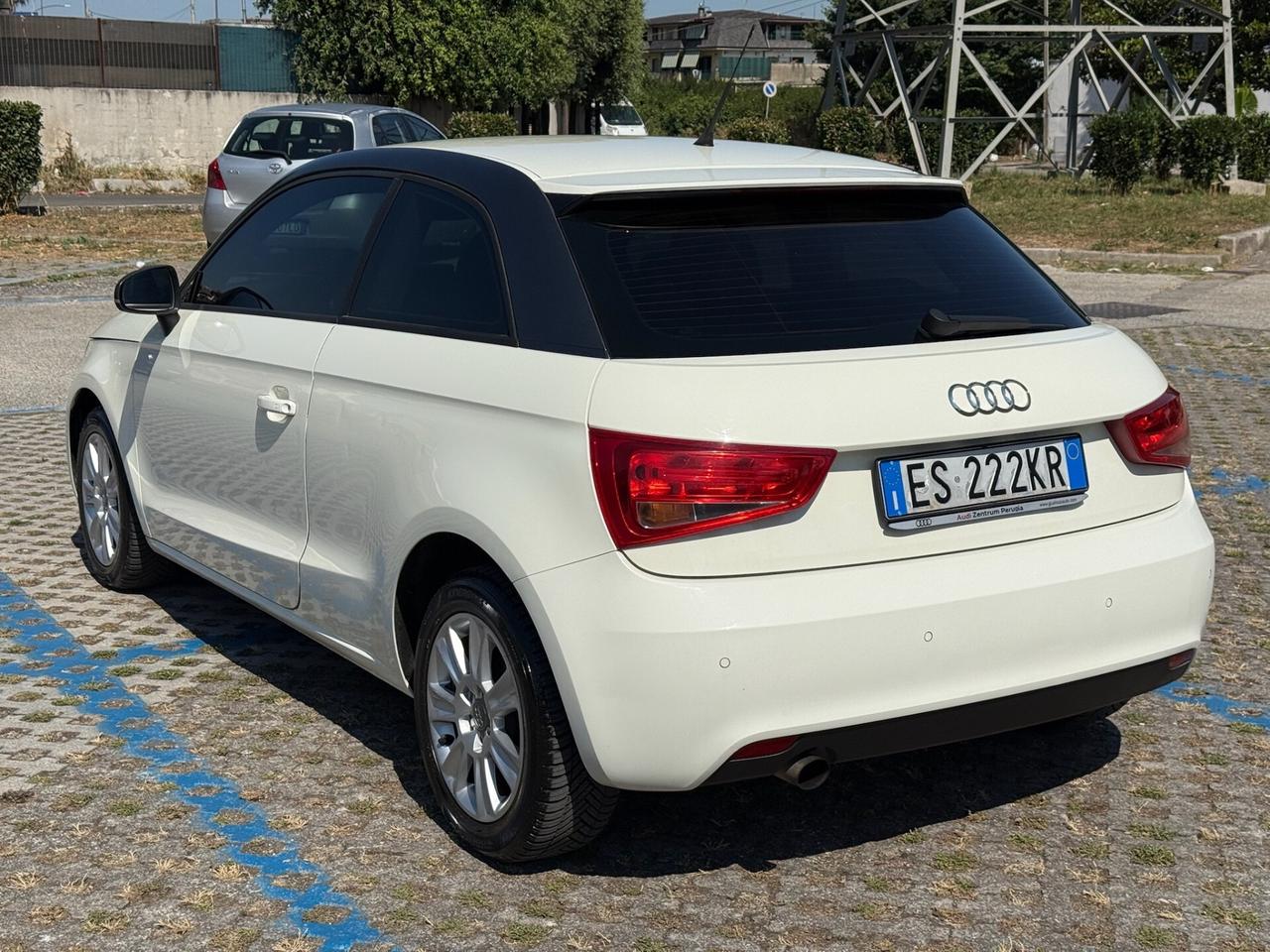 AUDI A1 2013 1.6 TDI 90cv Admired