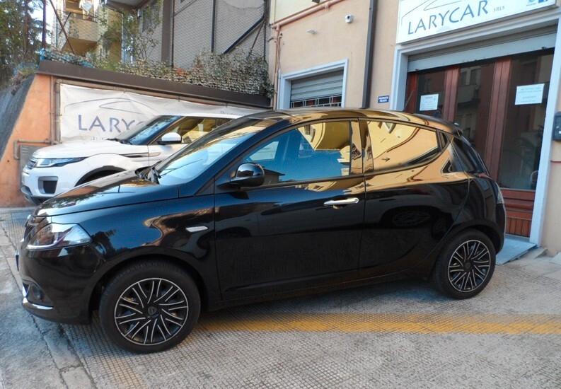 Lancia Ypsilon 1.0 FireFly 70 CV Hybrid Gold