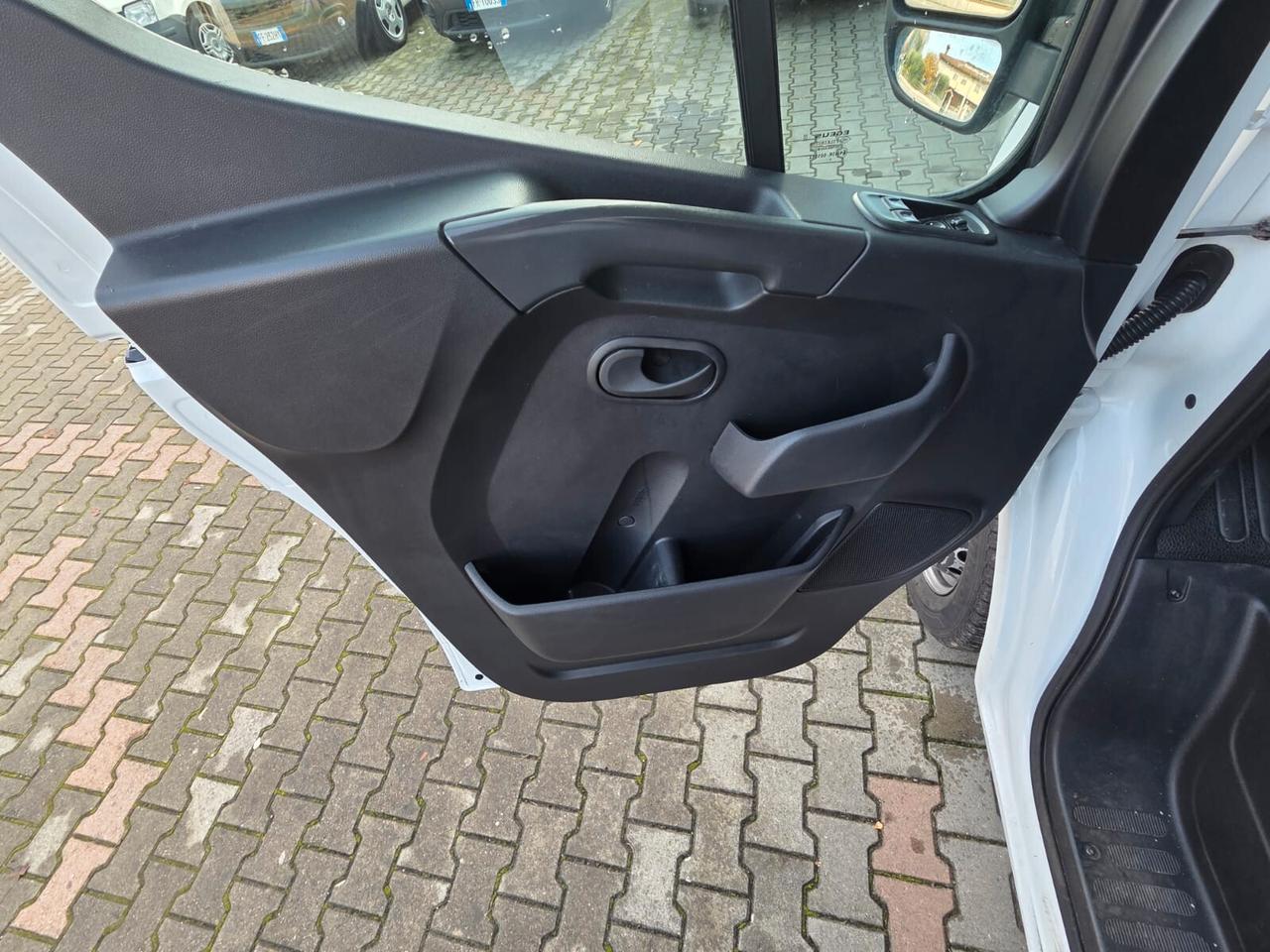 Renault Master T35 2.3 dCi 135 PL-TM Pianale Cabinato Ice