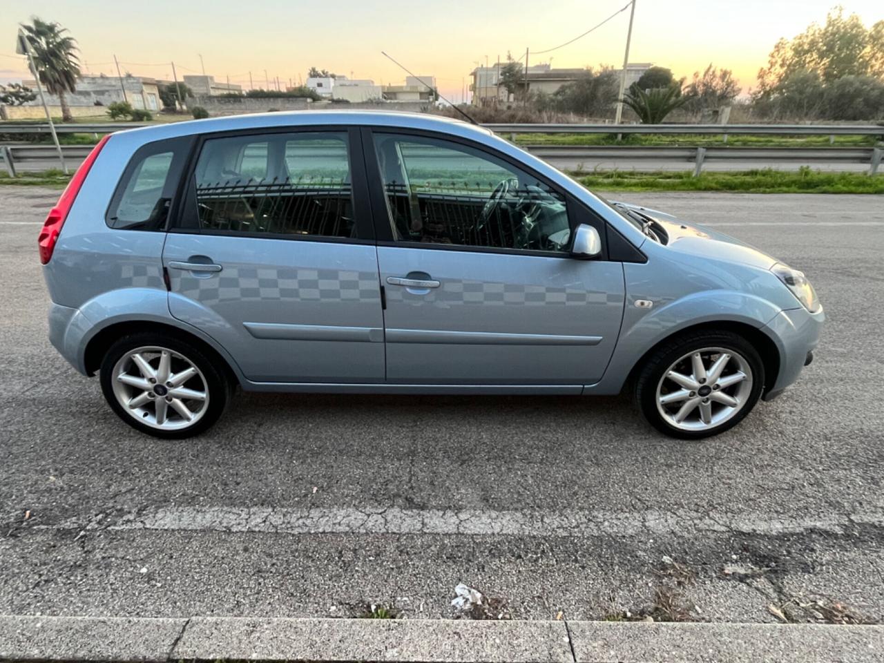 Ford Fiesta 1200 5p. Ghia Unipro 2007