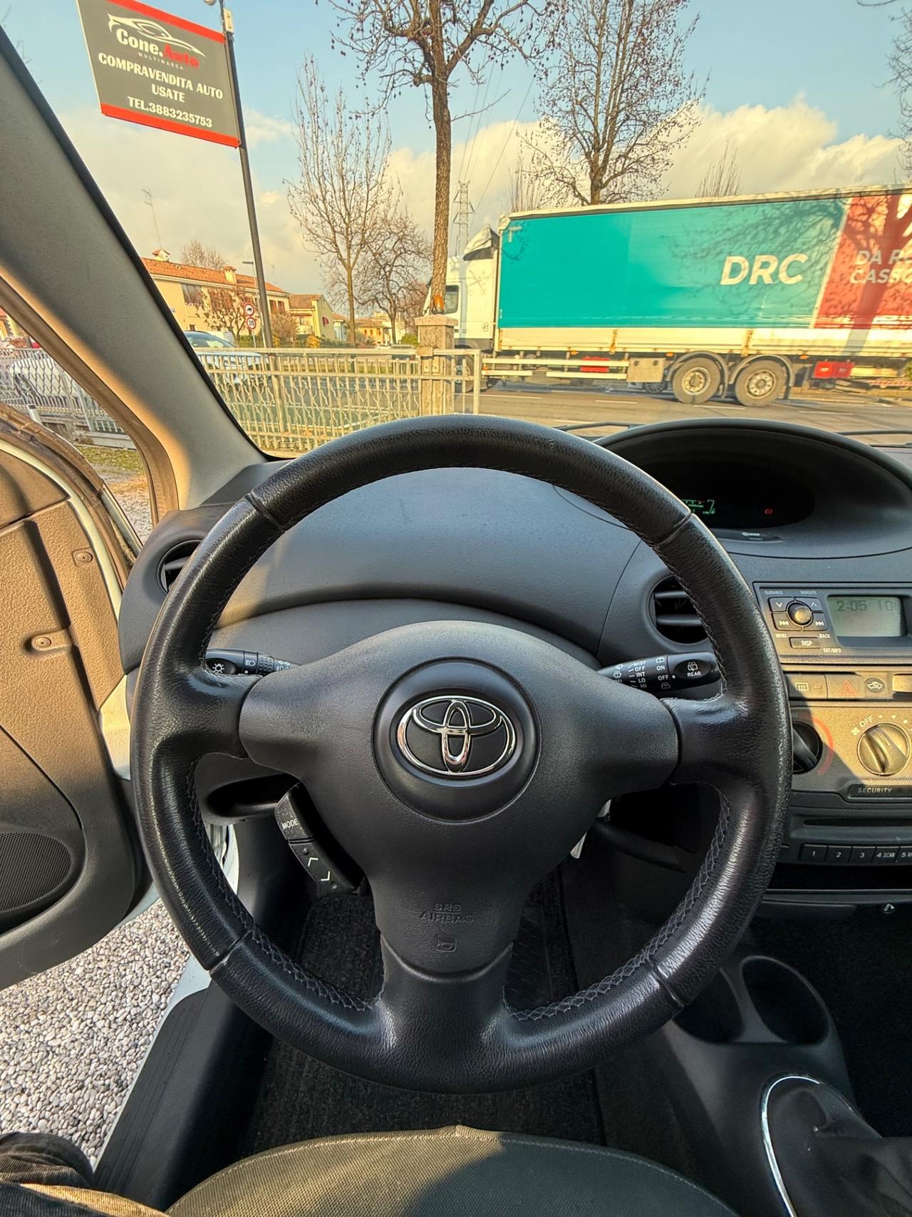 Toyota Yaris 1.0i 16V cat 5 porte Sol