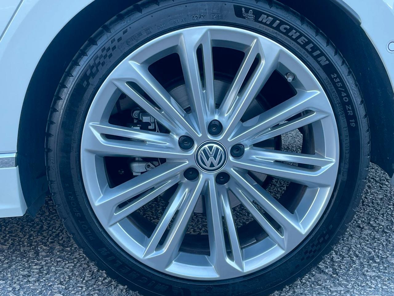 Volkswagen Passat 2.0 TDI 150 CV SCR DSG R-Line Executive