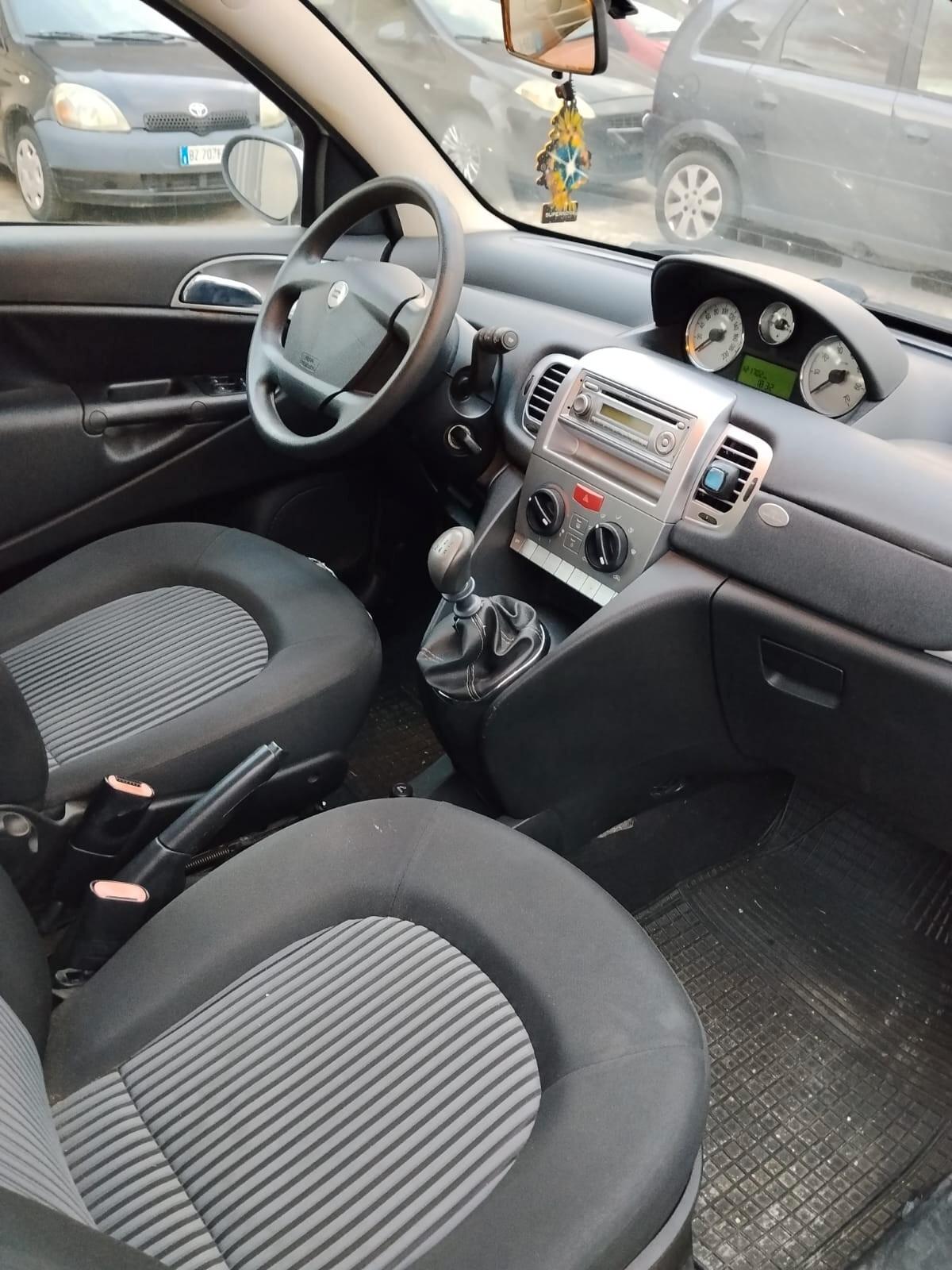 Lancia Y 1.1i cat Elefantino Blu