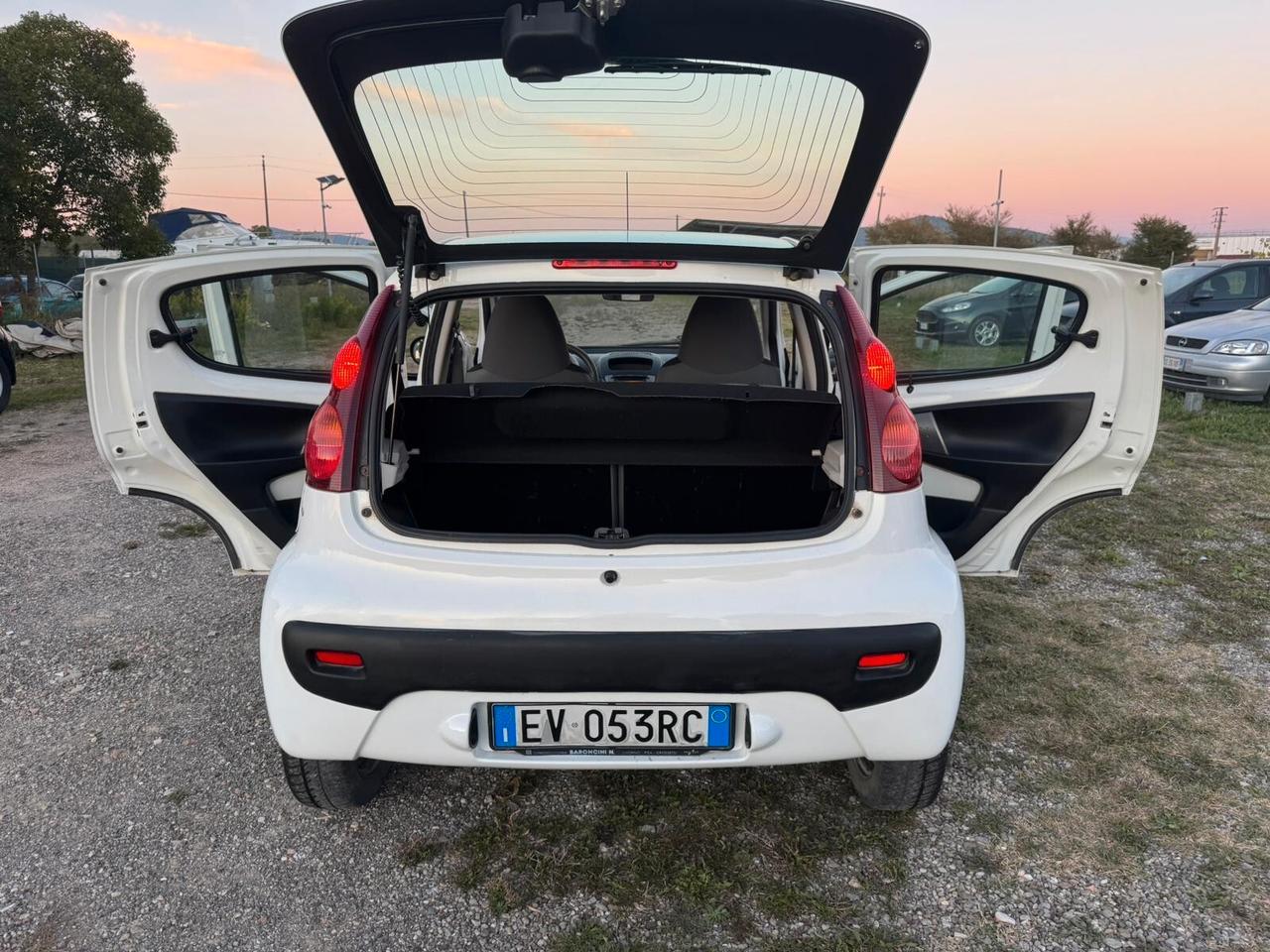 Peugeot 107 1.0 5 porte del 2014 SOLO 136.000 KM