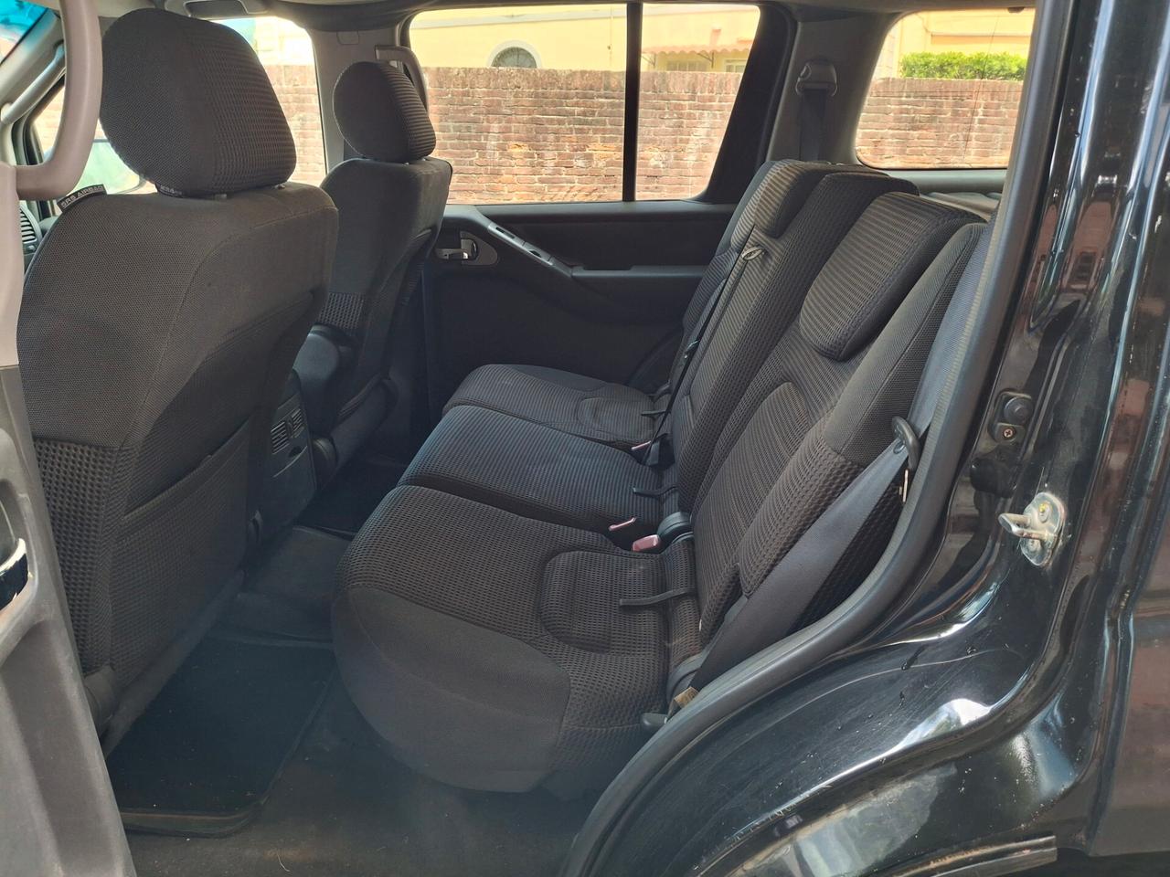 Nissan Pathfinder 2.5 dCi SE