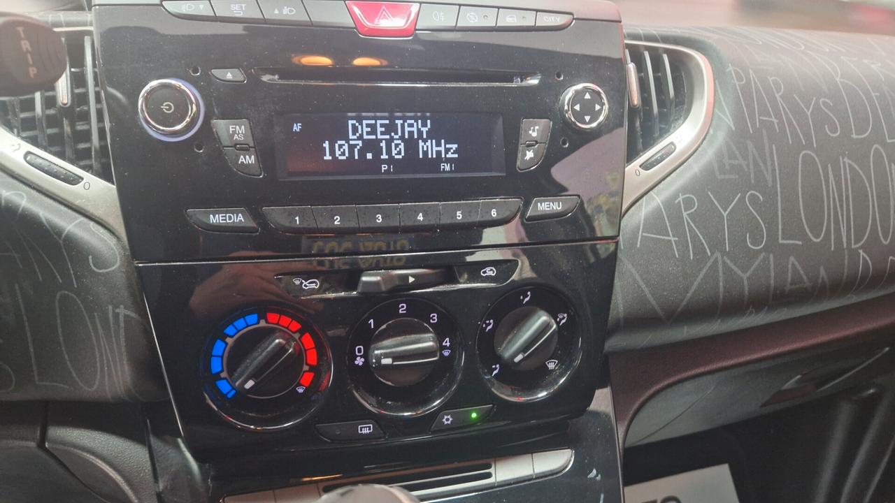 Lancia Ypsilon 1.3 MJT bicolor