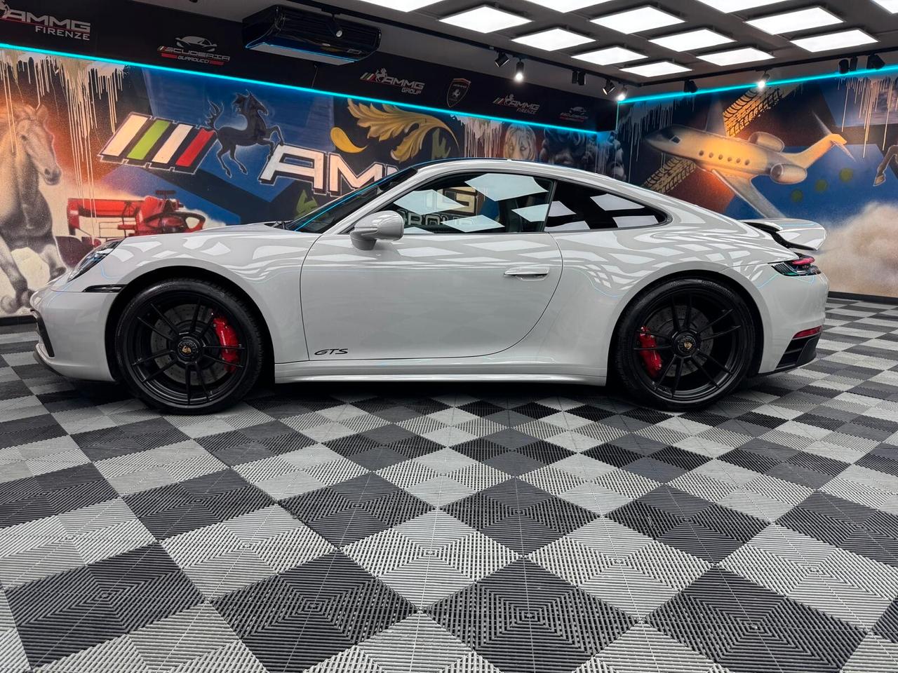 Porsche 911 Carrera 4 GTS (340)