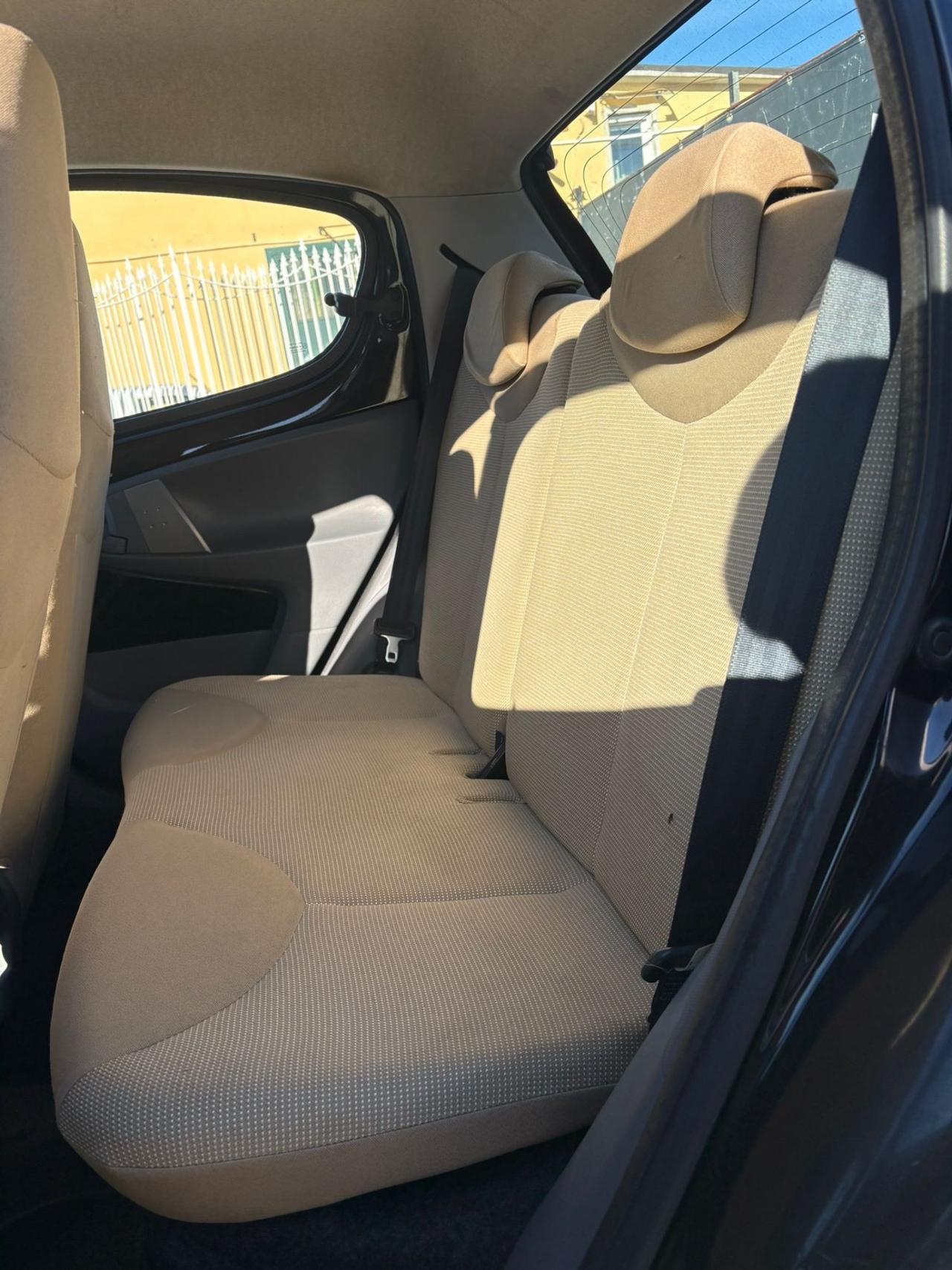 Peugeot 107 1.0 68CV 5p. Sweet Years 2Tronic