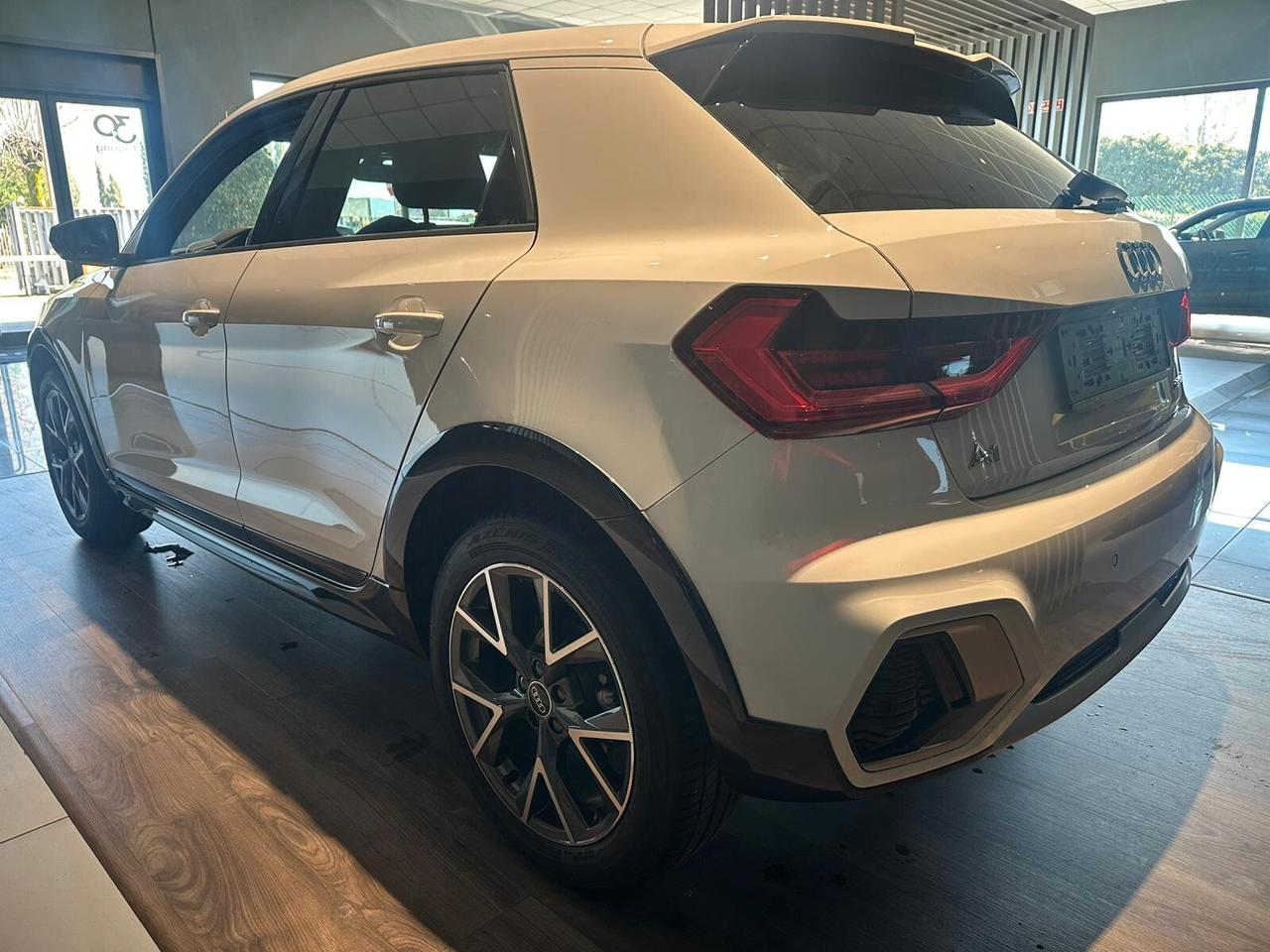 Audi A1 allstreet 30 TFSI S tronic Identity Contrast