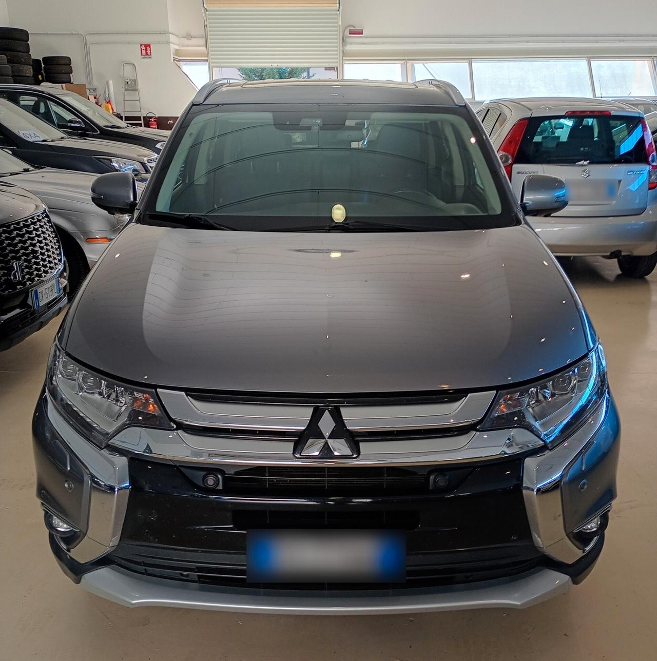 Mitsubishi Outlander 2.2 DI-D 4WD Instyle Plus SDA 7 posti