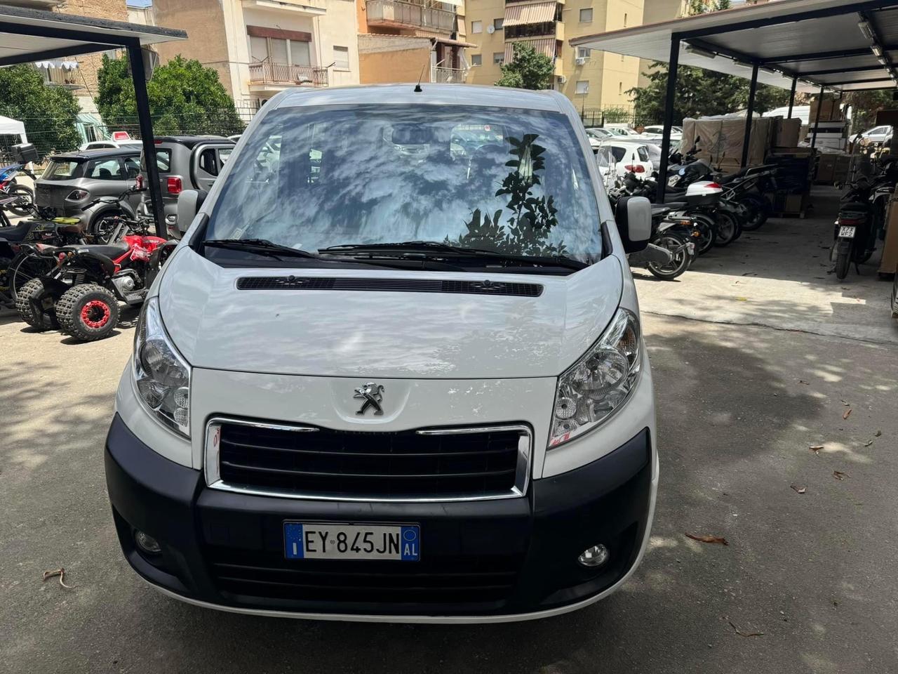 Peugeot Expert anno 2015 8 posti