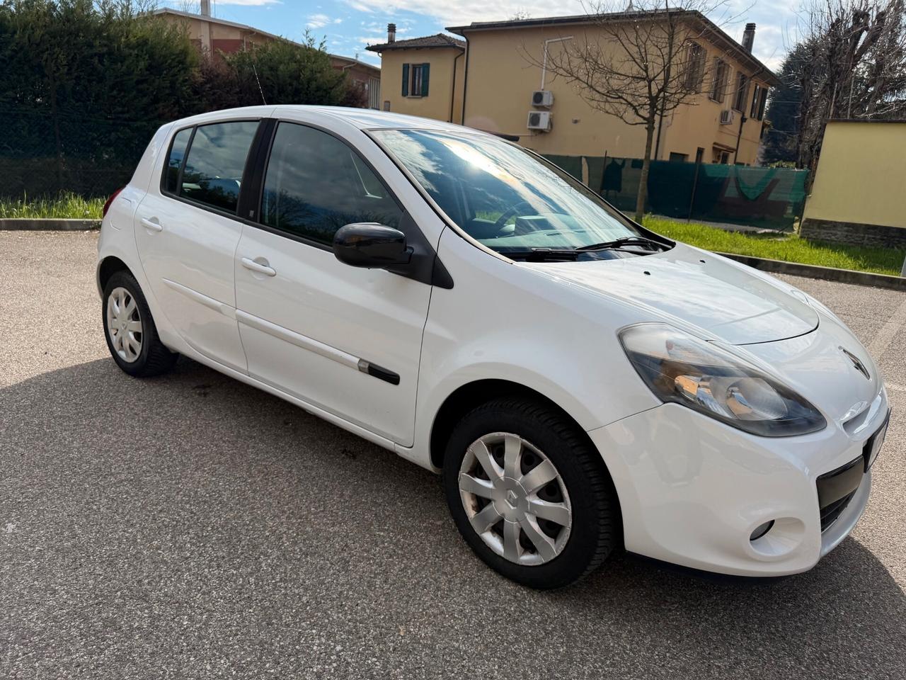 Renault Clio 1.2 - NEOP. - NAV. - 12 MESI DI GARANZIA