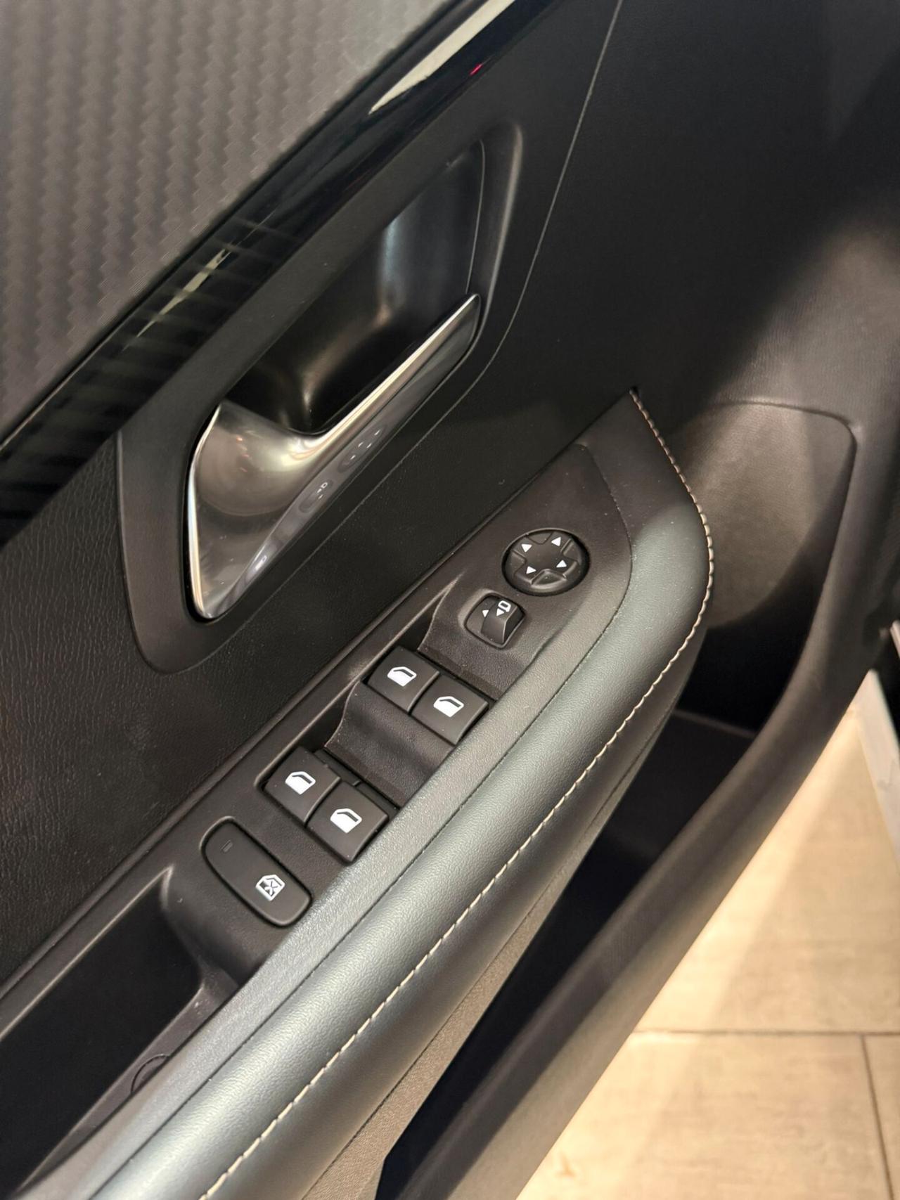 PEUGEOT 208 ALLLURE PACK 1.2 100CV ANNO 2025 CON 15.000KM