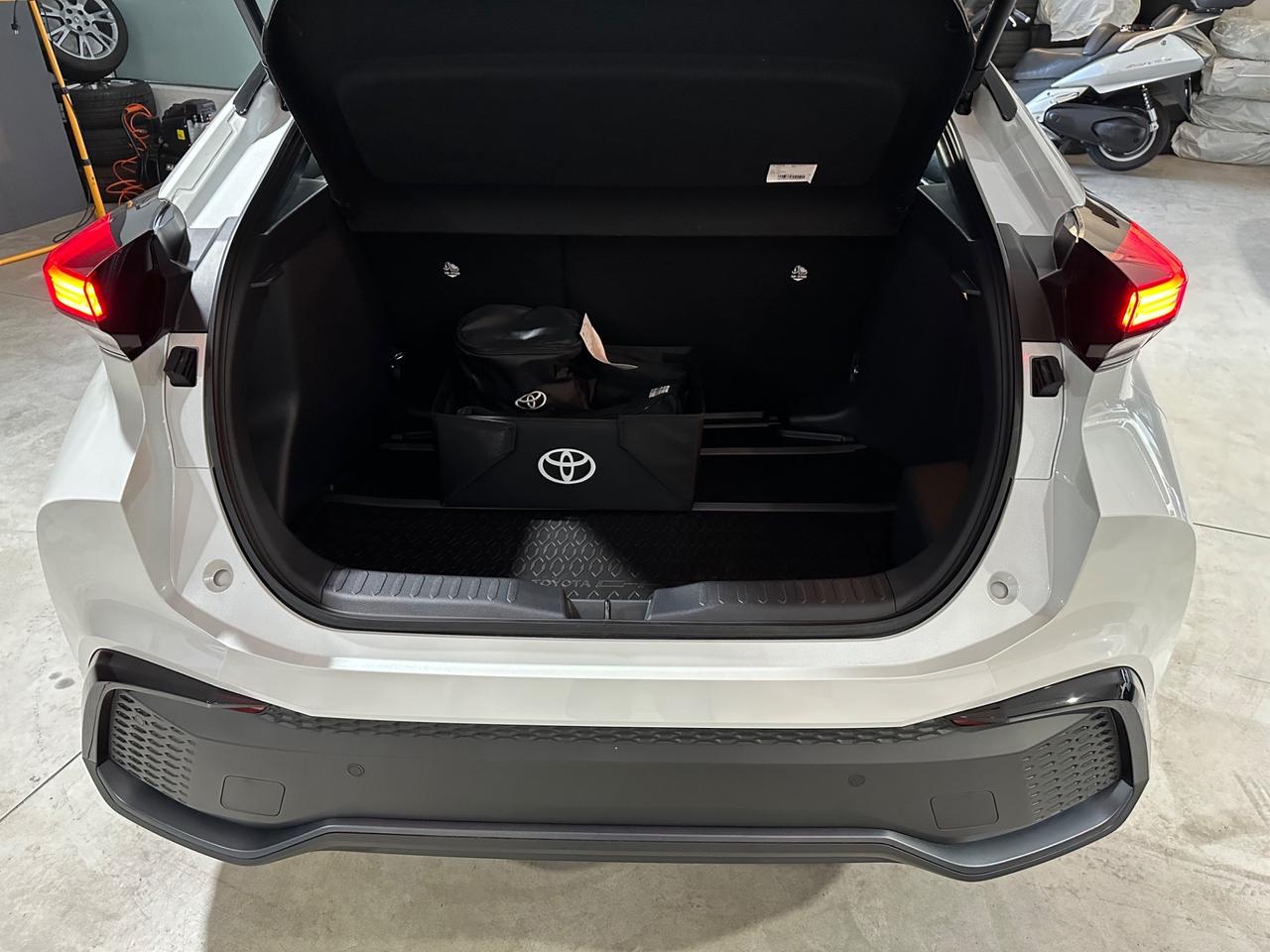 Toyota C-HR 2.0 PHEV Lounge Premiere