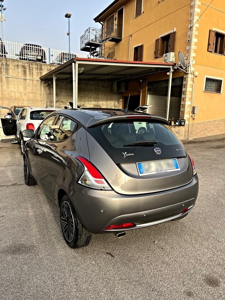 Lancia Ypsilon 1.0 Hybrid 2021