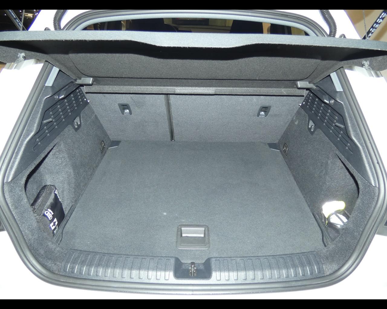 AUDI A3 4ª serie - A3 SPB 30 g-tron S tronic S line edition