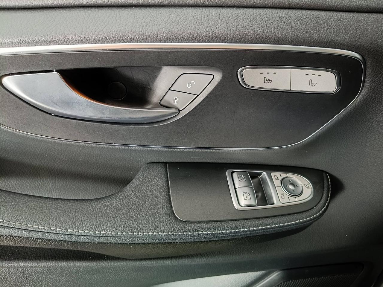 Mercedes-Benz Classe V - W447 2019 Extralong - V Extralong 300 d Premium 4matic auto