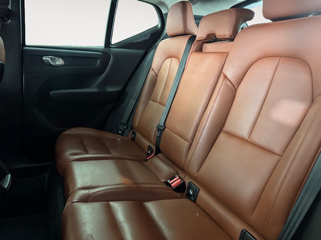 VOLVO XC40 1.5 t2 Momentum Core IVA ESPOSTA