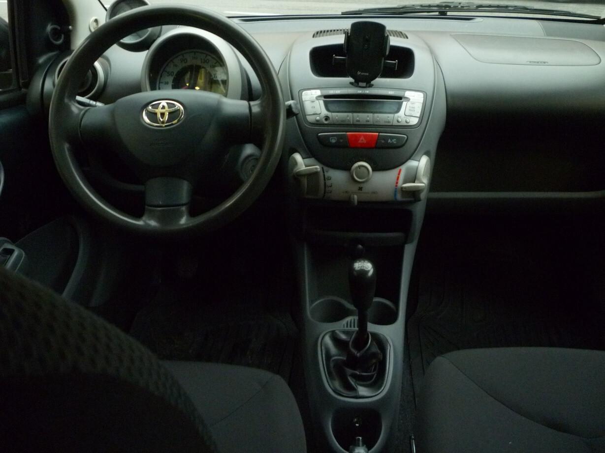 Toyota Aygo 1.0 12V VVT-i 3 porte Ok neopatentati