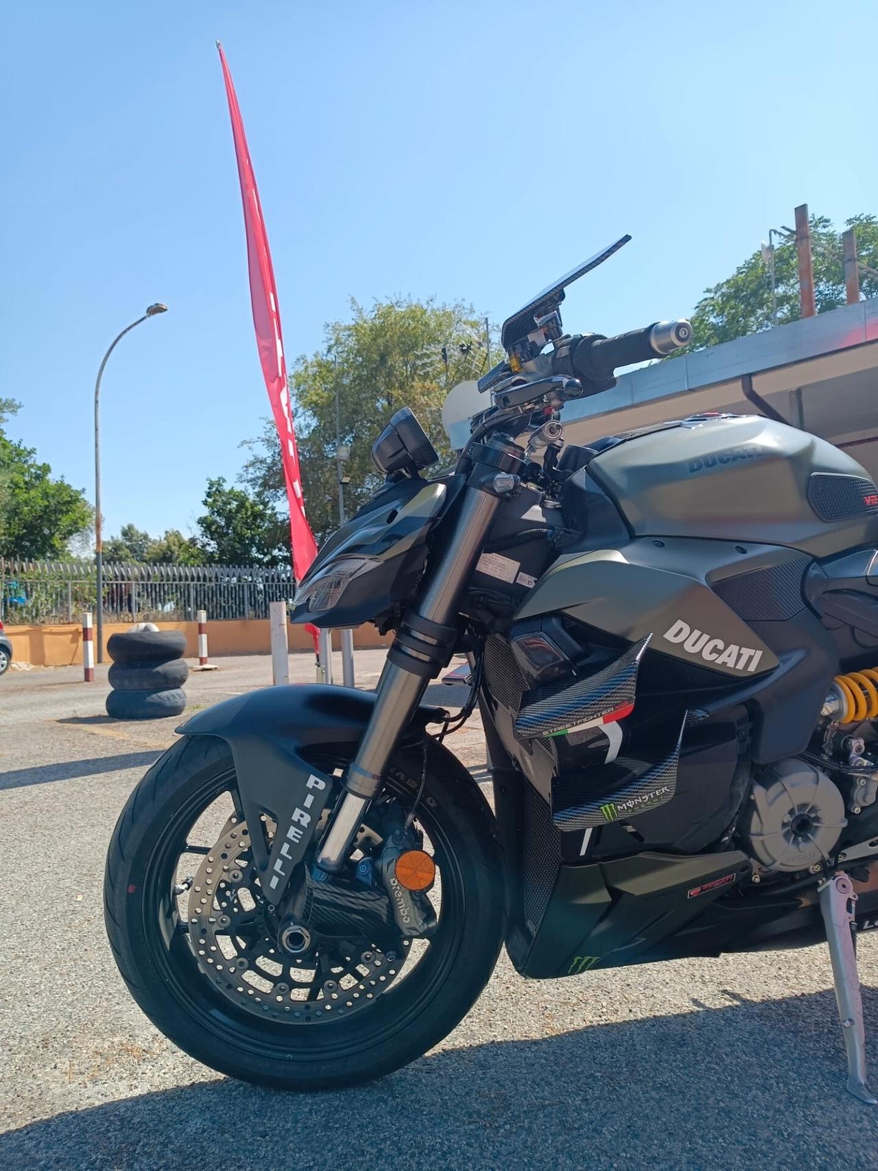 Ducati Streetfighter V2 STORM GREEN