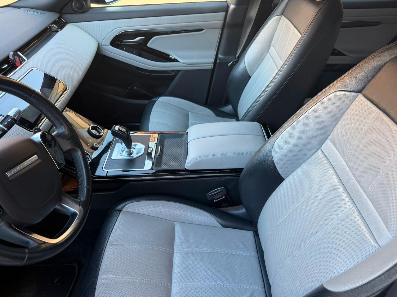 Land Rover Range Evoque 2.0 eD4 5p. Business Edition Pure