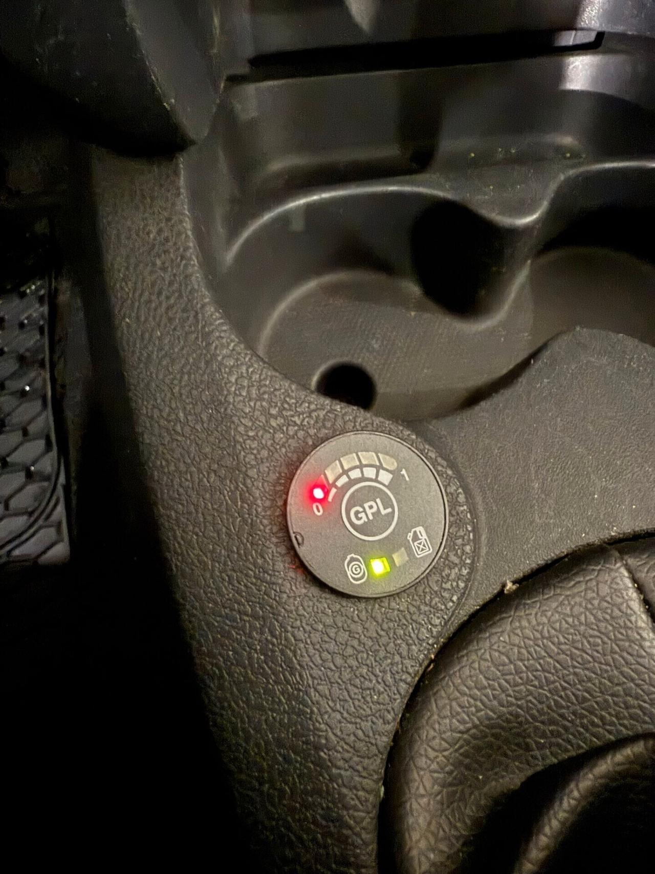Dacia Sandero Stepway GPL 90cv SOLI 127.000 KM NEOPATENTATI