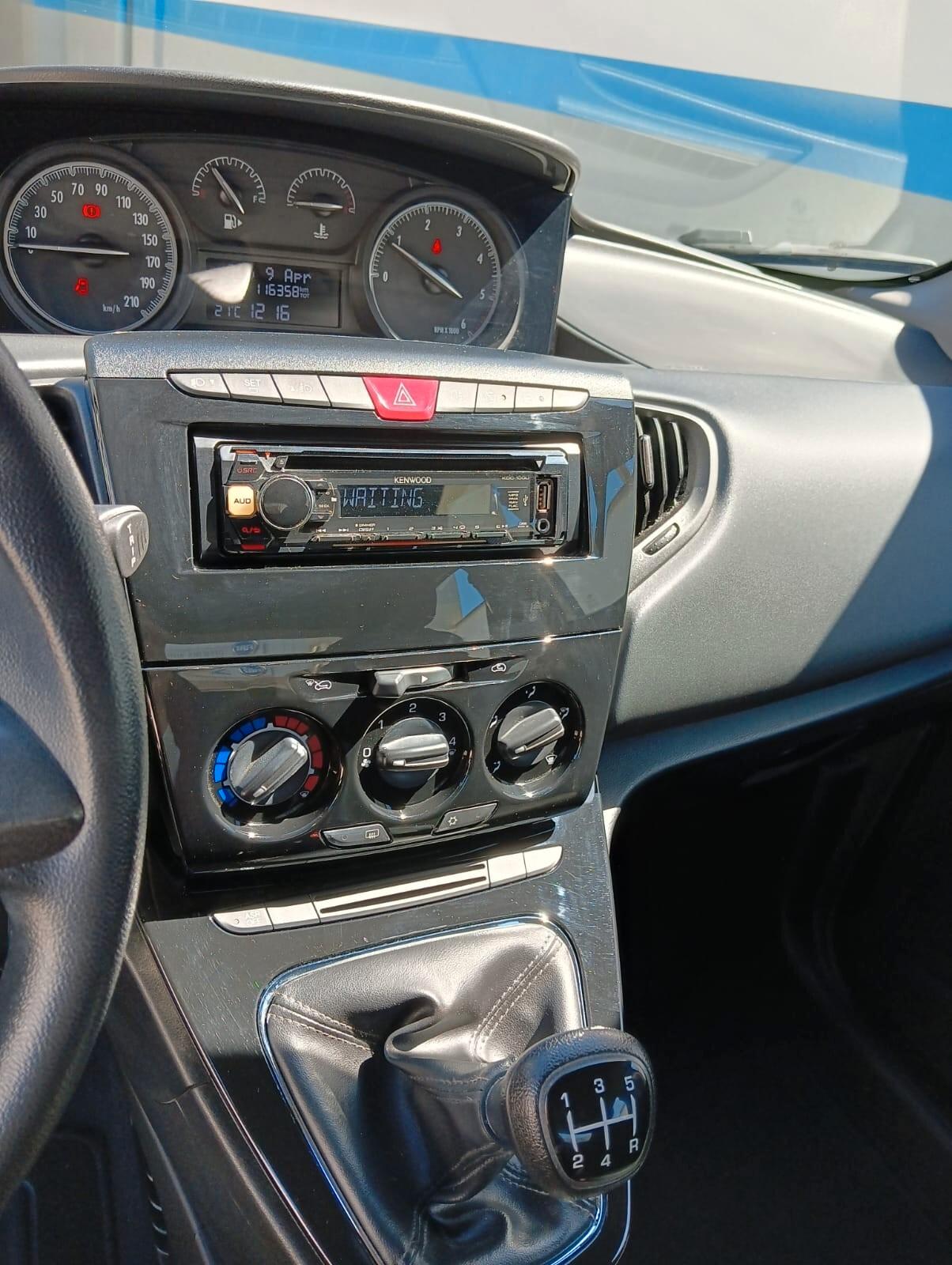 Lancia Ypsilon 1.3 MJT 16V 95 CV 5 porte S&S Silver