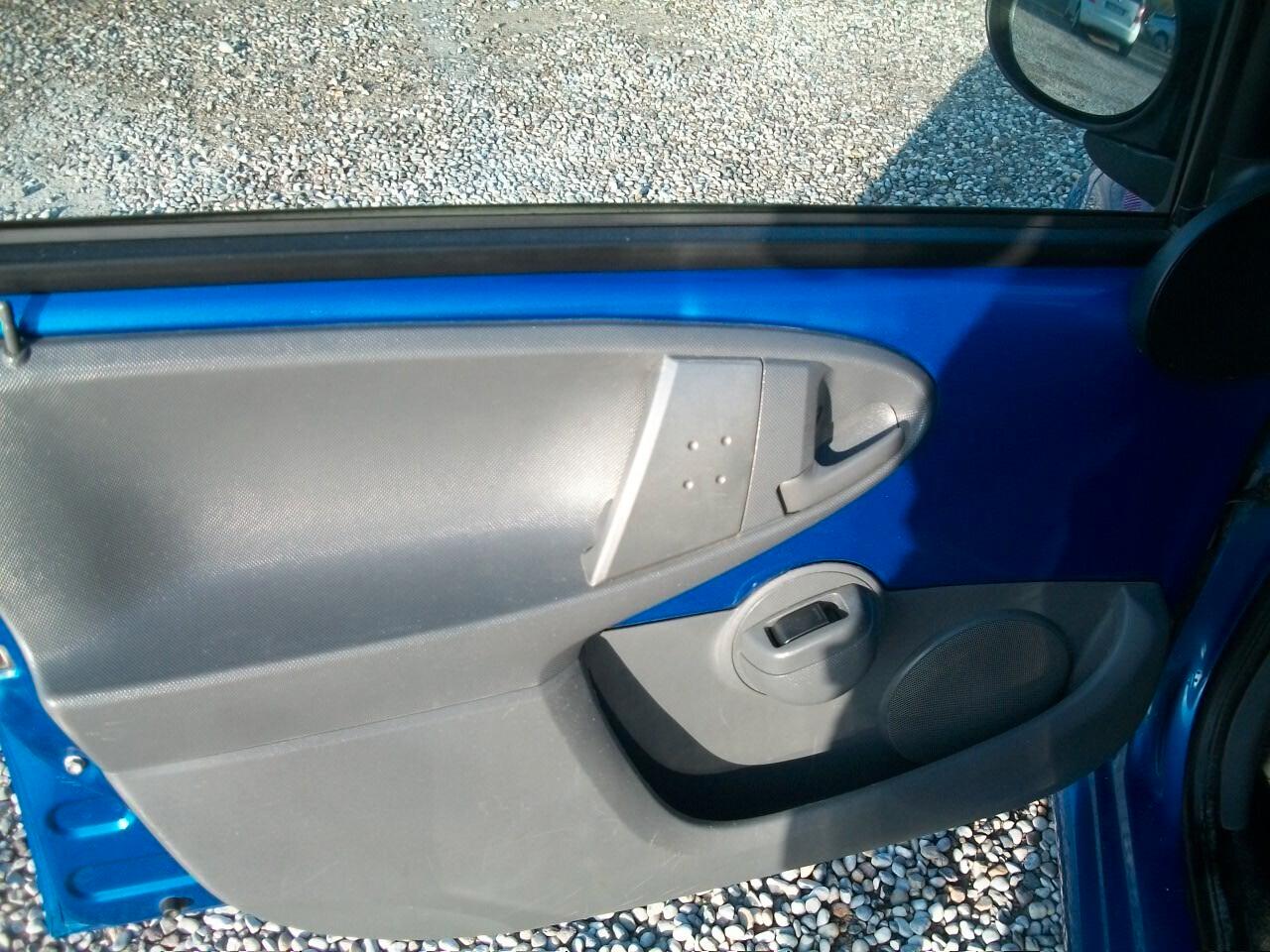 Toyota Aygo 1.0 12V VVT-i 5 porte Sol CC 998 BENZINA SI NUOVI PATENTATI GARANZIA UN ANNO KM 122500 COME NUO