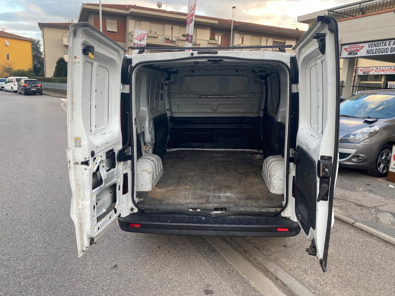 Opel vivaro disel 3 posti