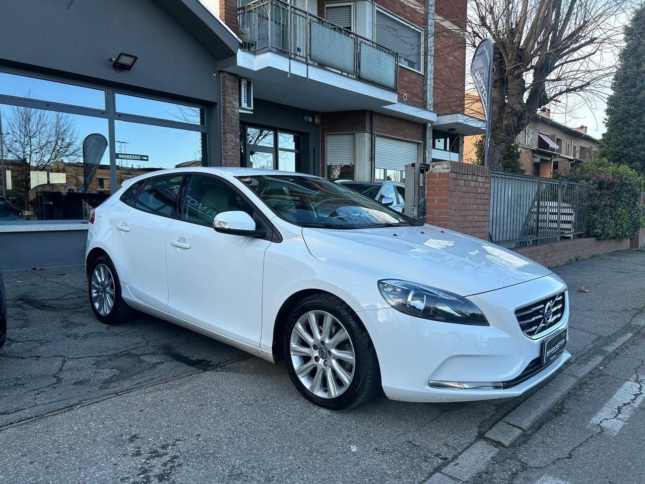 Volvo V40 D2 1.6 Powershift Momentum