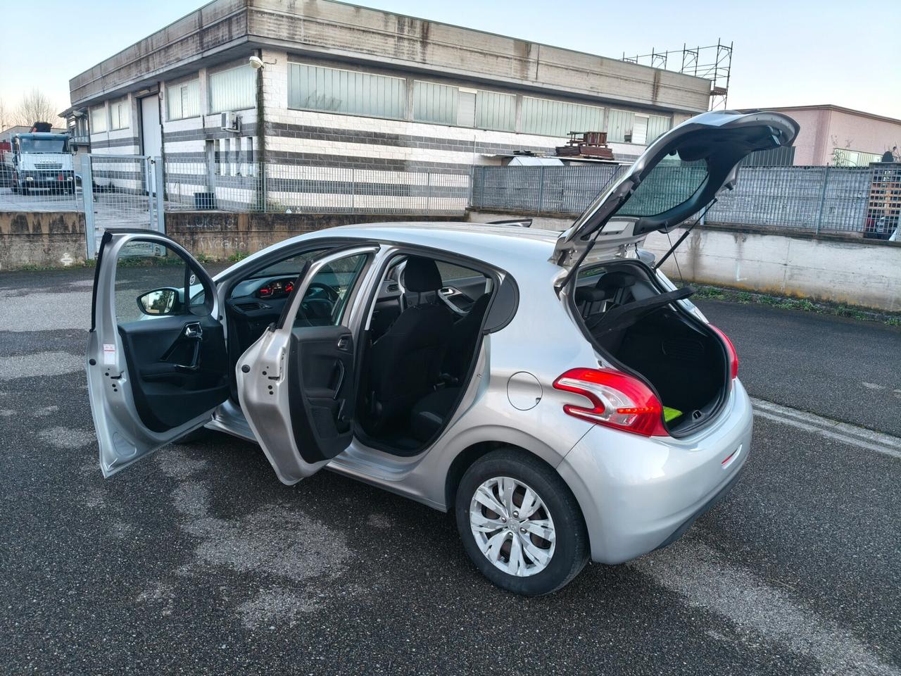 Peugeot 208 1.2 5 porte 2014 SOLO 137.000 KM