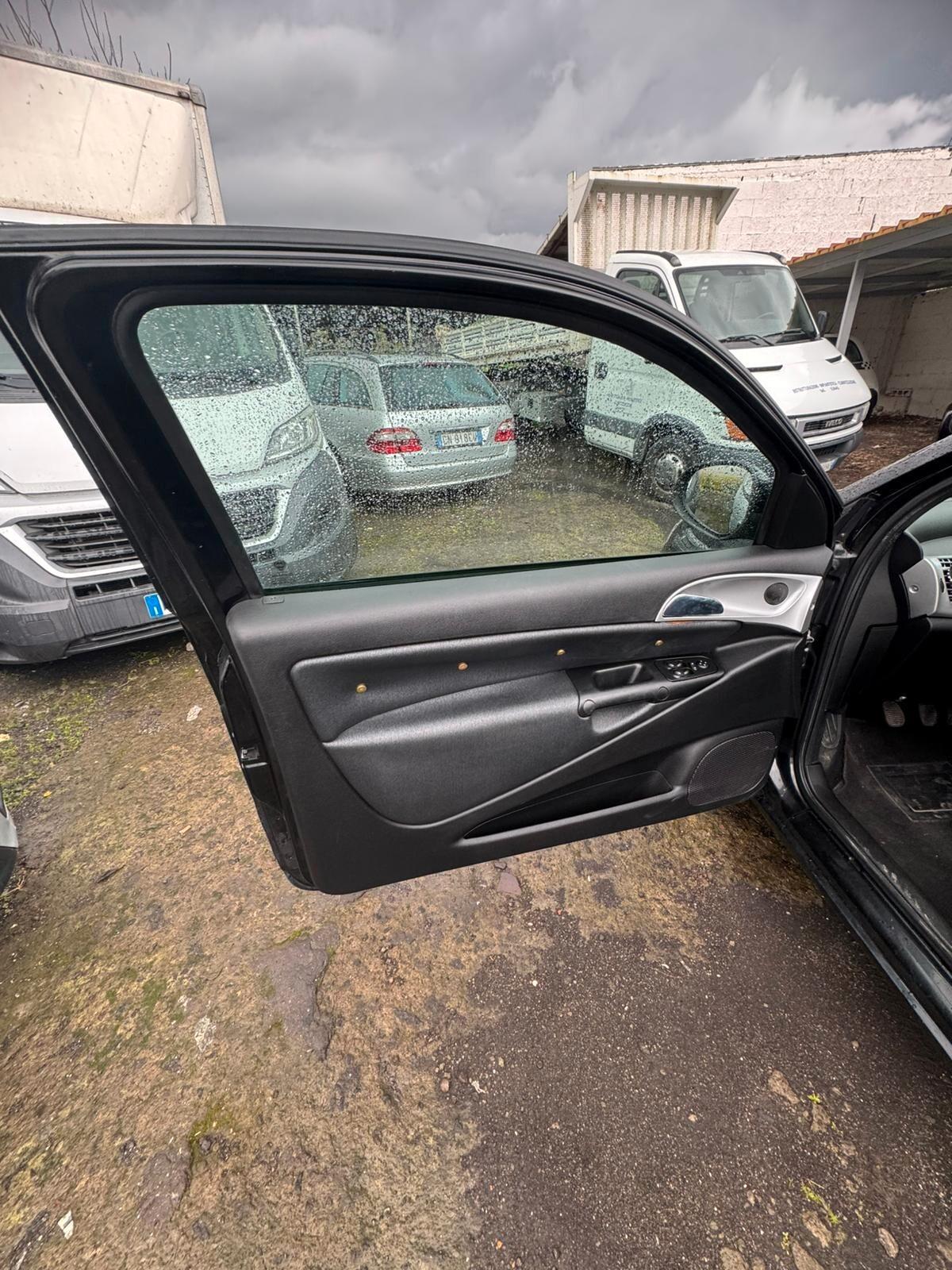 Lancia Ypsilon 1.3 MJT 75 CV Elle