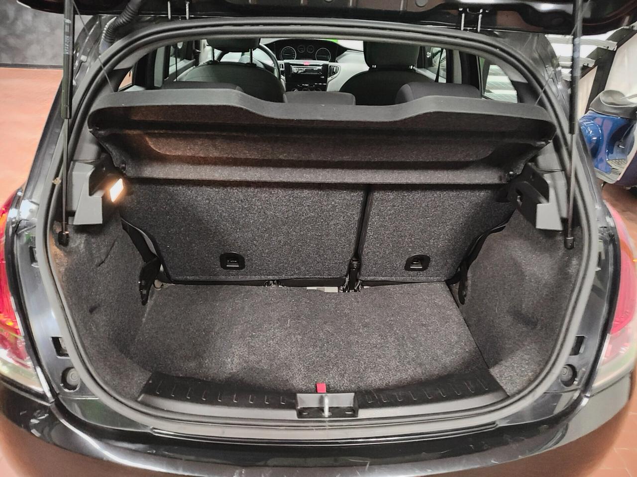 LANCIA YPSILON 1.2 NEOPATENTATI