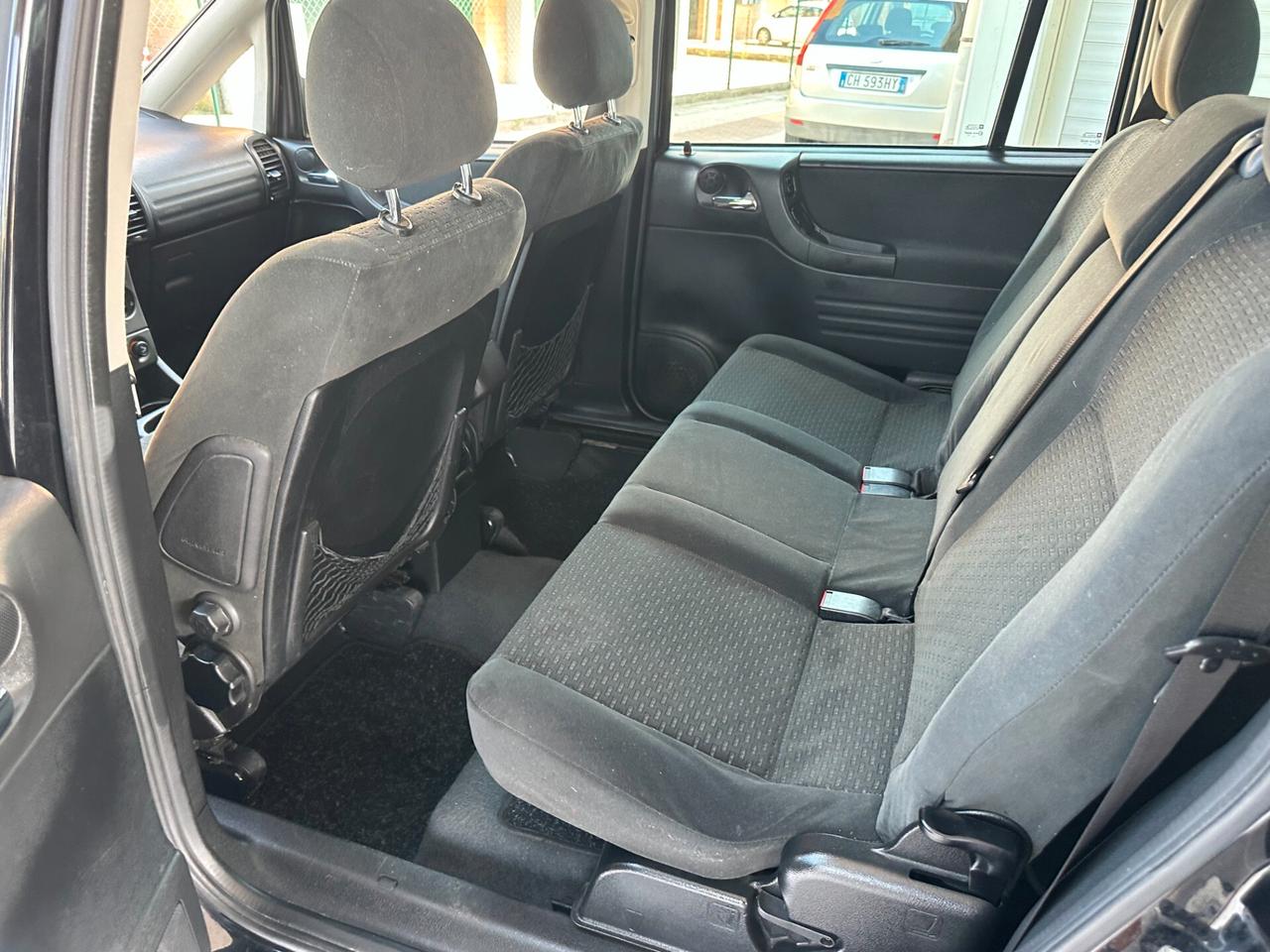 Opel Zafira 2.0 DTI 7 POSTI (12 RATE)