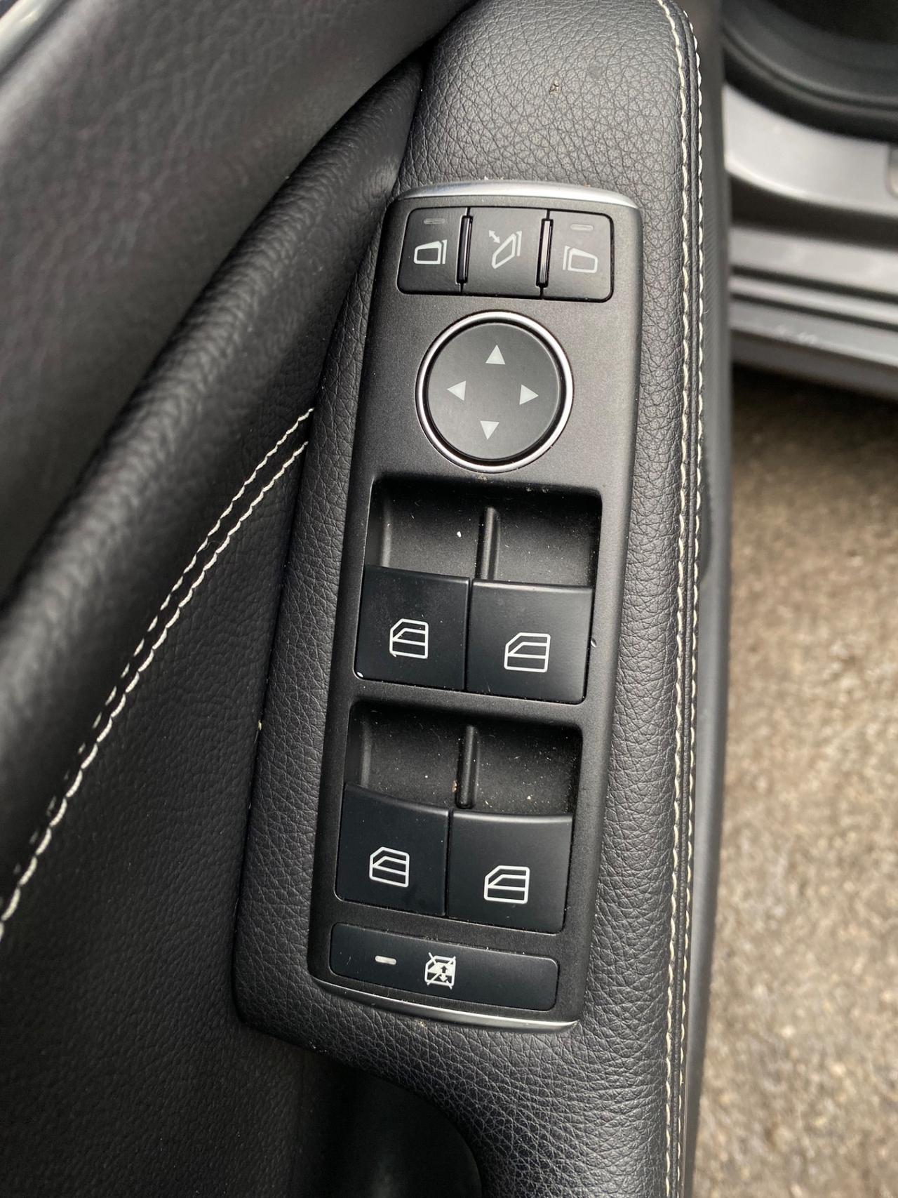 Mercedes-Benz A 180d 1.5 109cv Premium - 2017