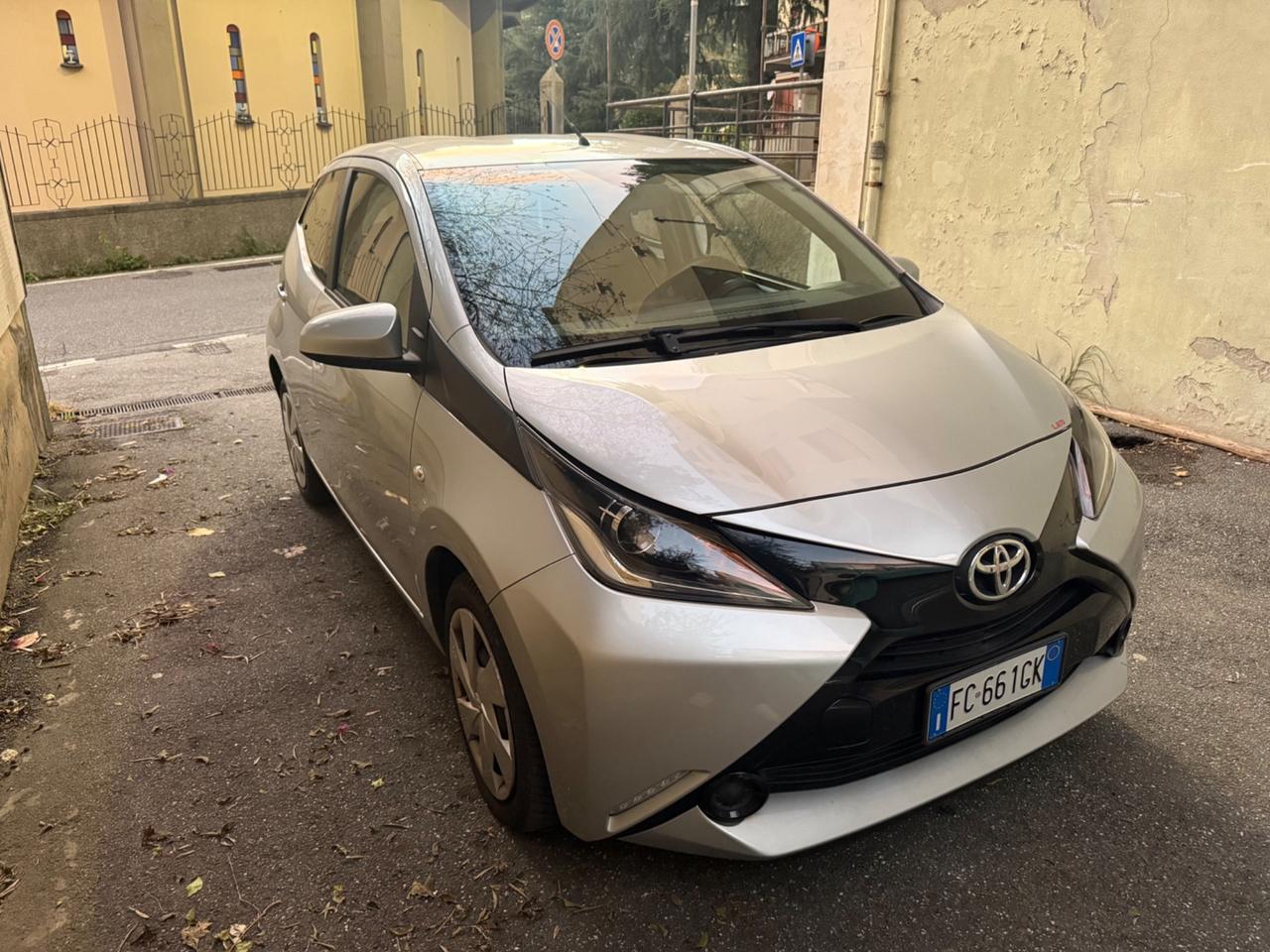 Toyota Aygo 1.0 VVT-i 69 CV 5 porte x-play