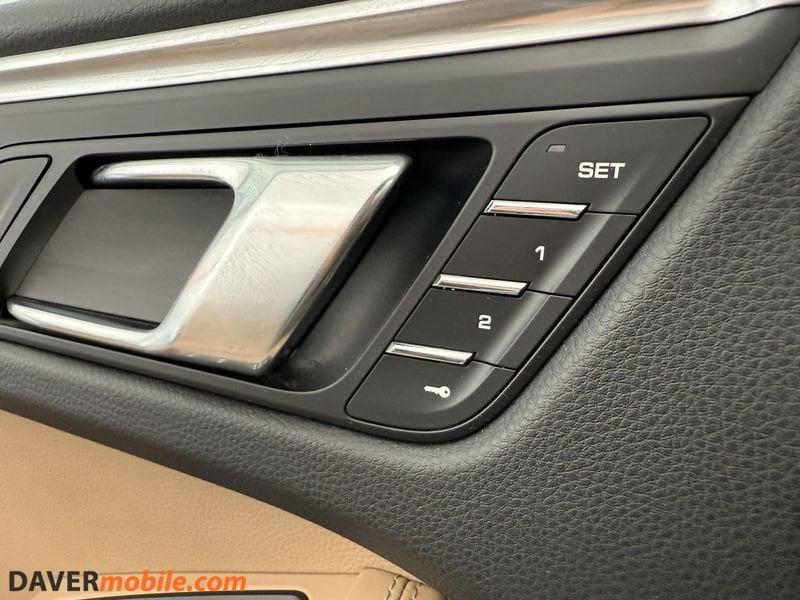 Porsche Macan 2.0 + tetto + pelle