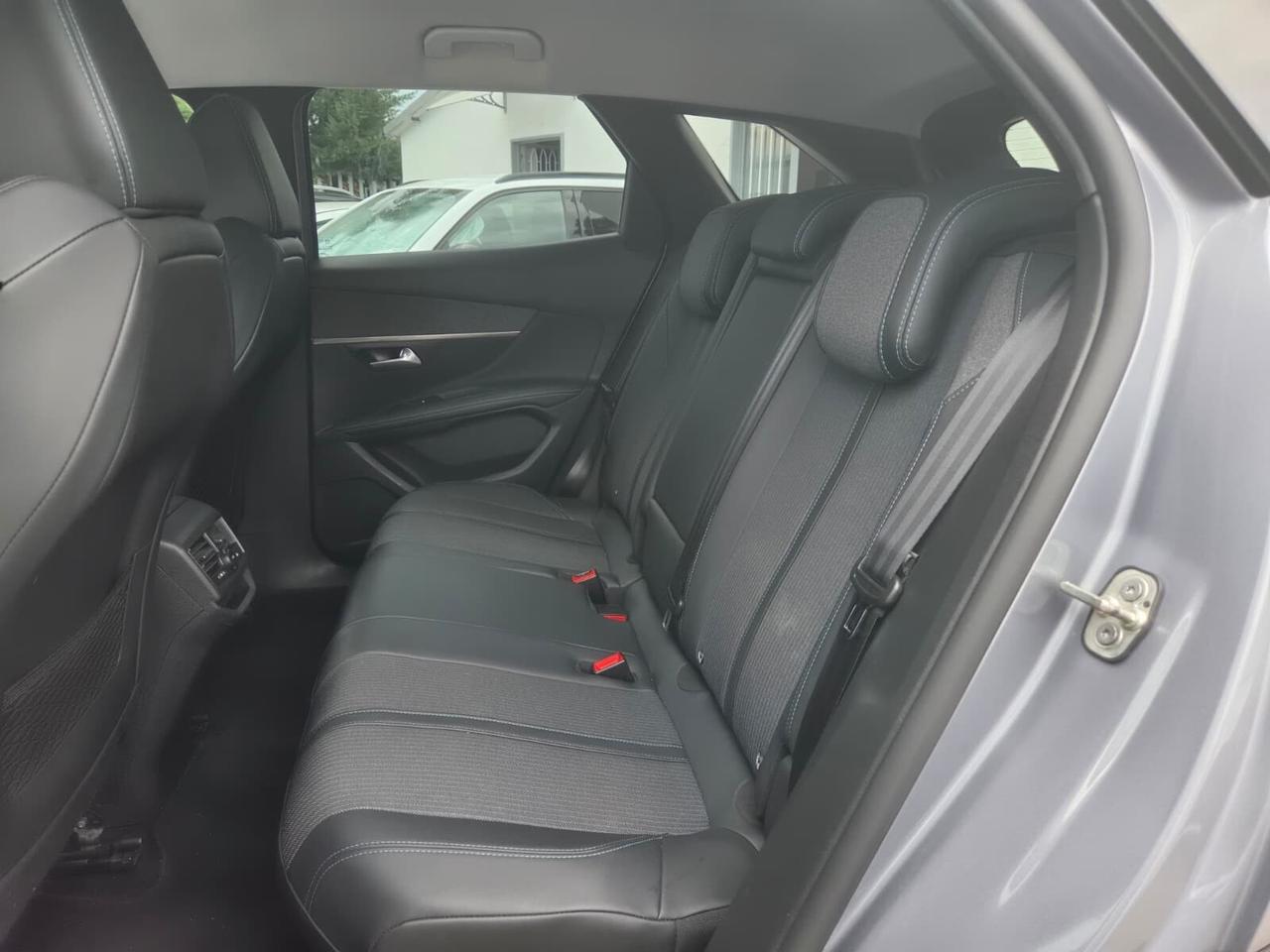 Peugeot 3008 BlueHDi 130 S&S EAT8 Allure