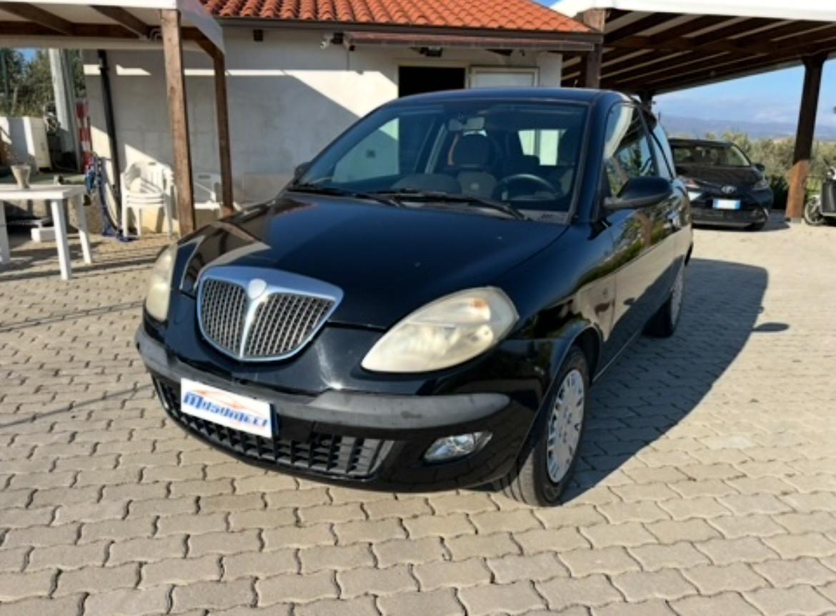 Lancia Ypsilon 1.2 16V Platino