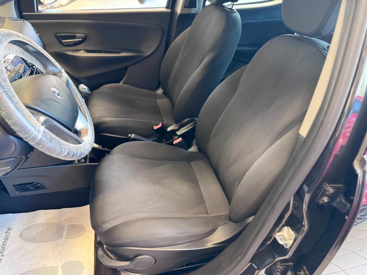 Lancia Ypsilon 1.2 69 CV 5 porte S&S Platinum