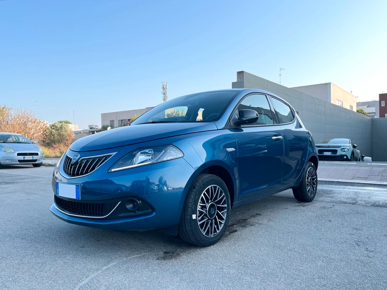 Lancia Ypsilon MY24 1.0 FireFly 5 porte S&S Hybrid Platino Km0