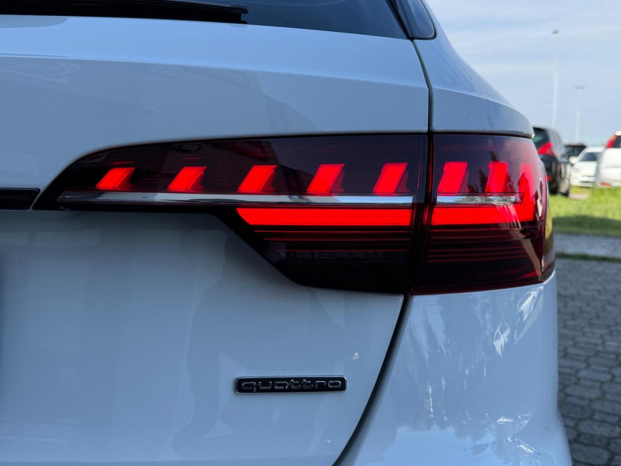 Audi A4 Avant 40 TDI quattro S tronic S line|BLACK LINE