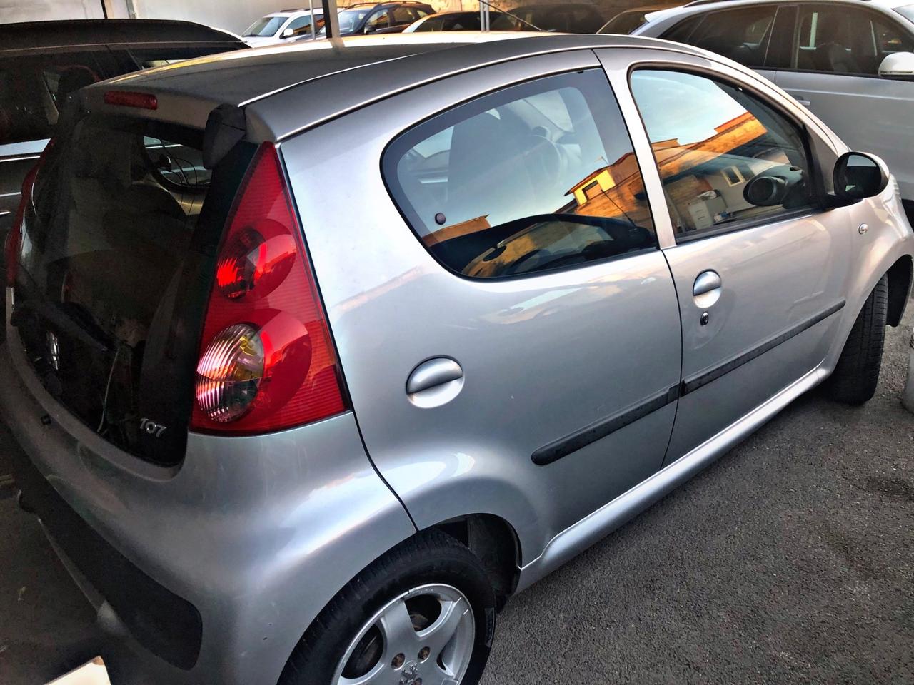 Peugeot 107 1.0 68CV 5 Porte 09