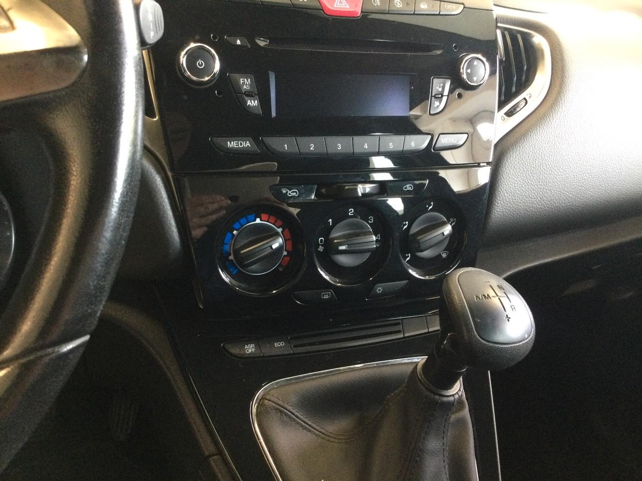 Lancia Ypsilon 0.9 TwinAir 85 CV 5 porte S&S DFN Platinum